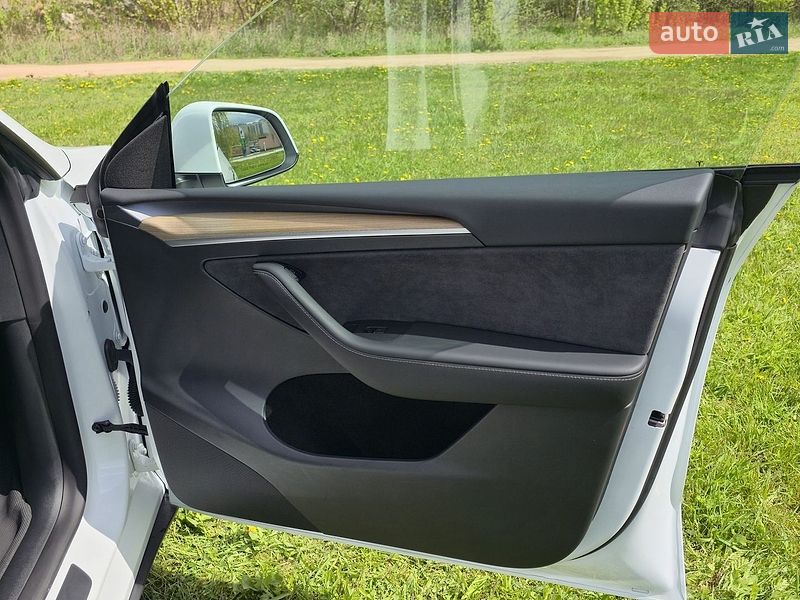 Внедорожник / Кроссовер Tesla Model Y 2023 в Полтаве