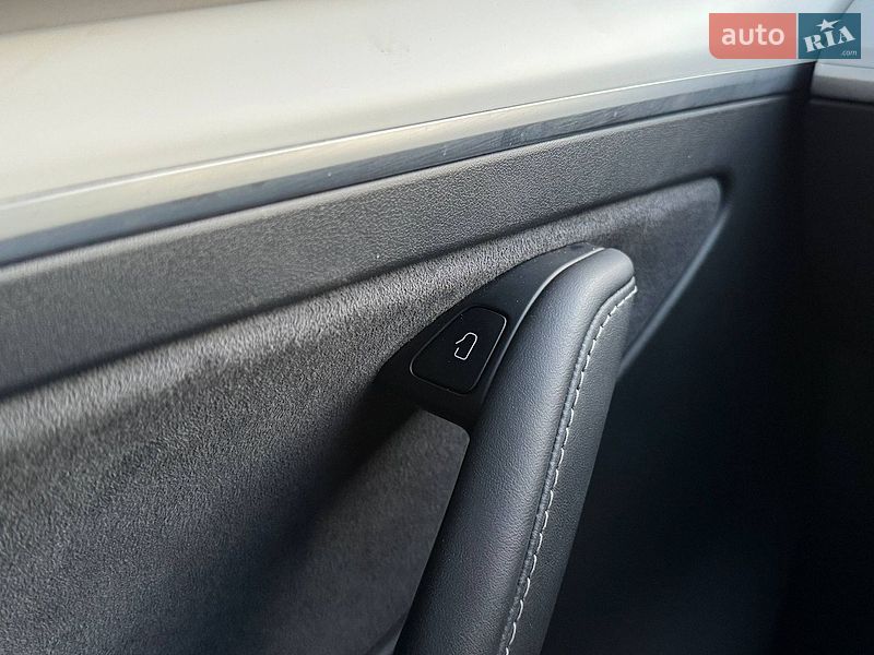 Позашляховик / Кросовер Tesla Model Y 2022 в Києві