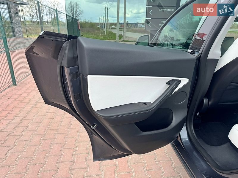 Внедорожник / Кроссовер Tesla Model Y 2022 в Ровно