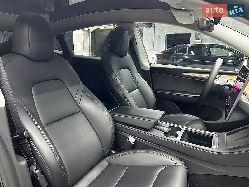 Внедорожник / Кроссовер Tesla Model Y 2023 в Черновцах