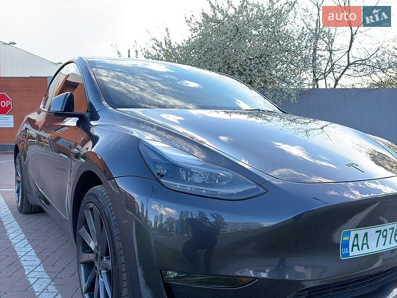 Позашляховик / Кросовер Tesla Model Y 2024 в Києві