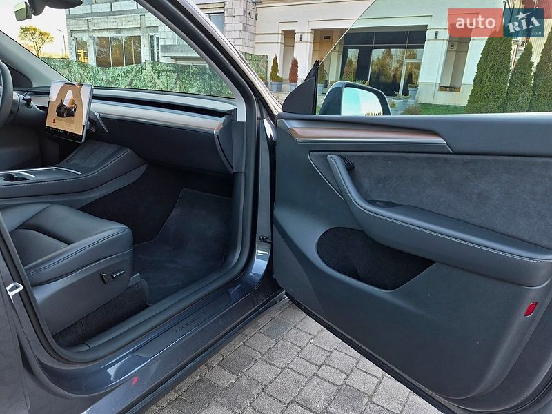 Внедорожник / Кроссовер Tesla Model Y 2023 в Львове