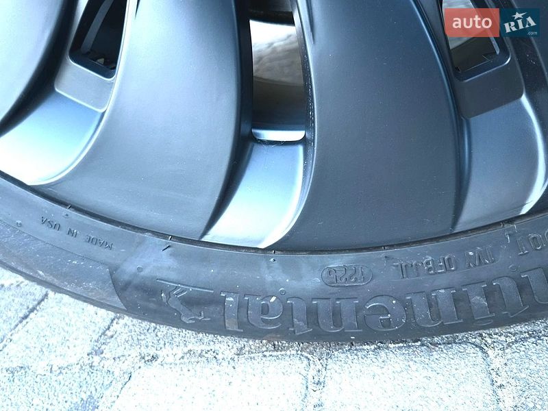Внедорожник / Кроссовер Tesla Model Y 2023 в Львове