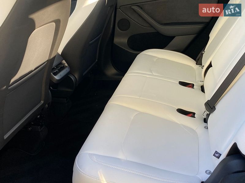 Внедорожник / Кроссовер Tesla Model Y 2024 в Львове