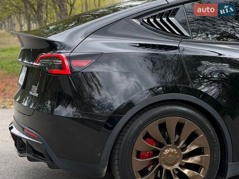 Внедорожник / Кроссовер Tesla Model Y 2023 в Днепре