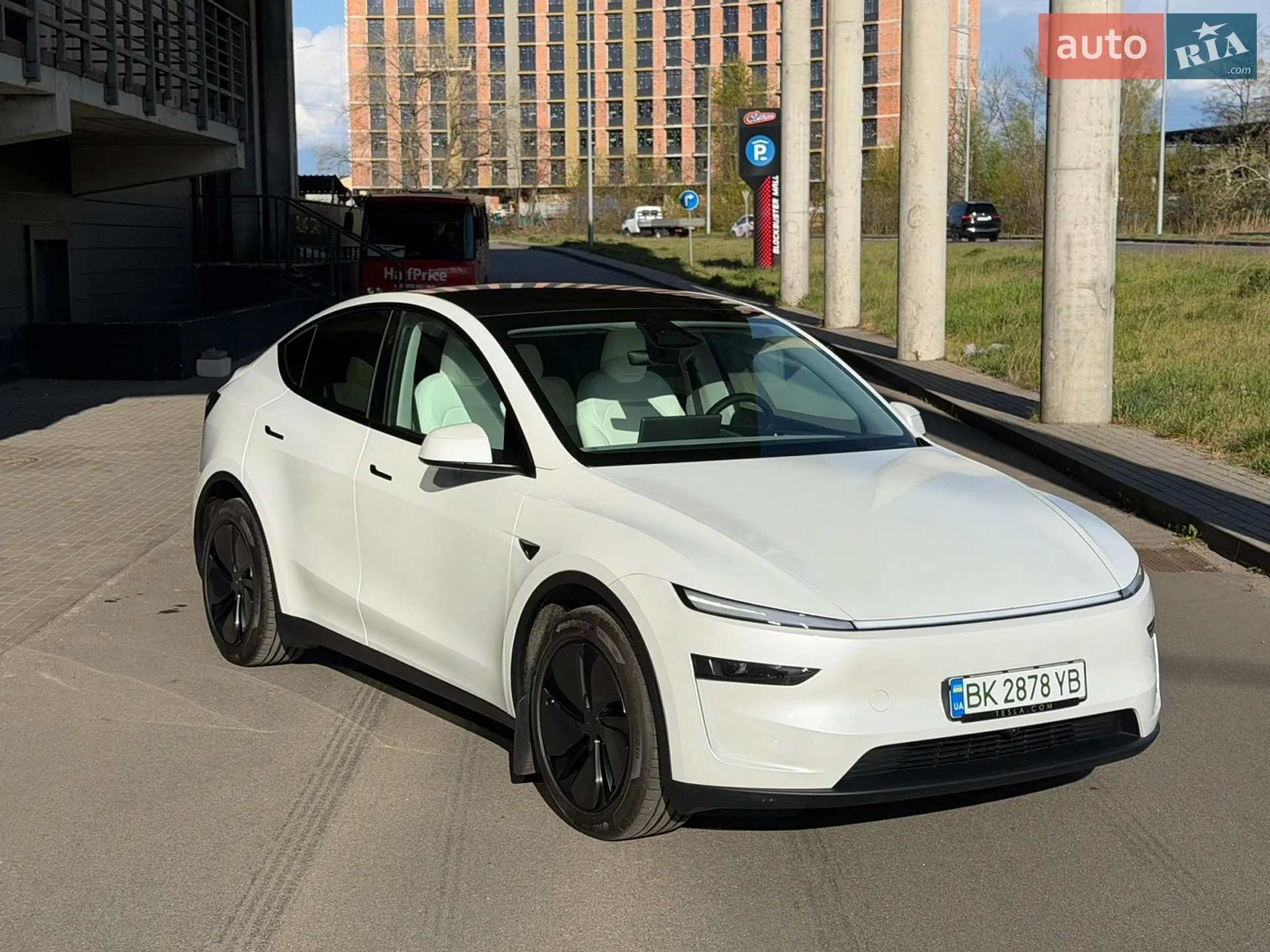 2025 Tesla Model Y - мініатюра 4