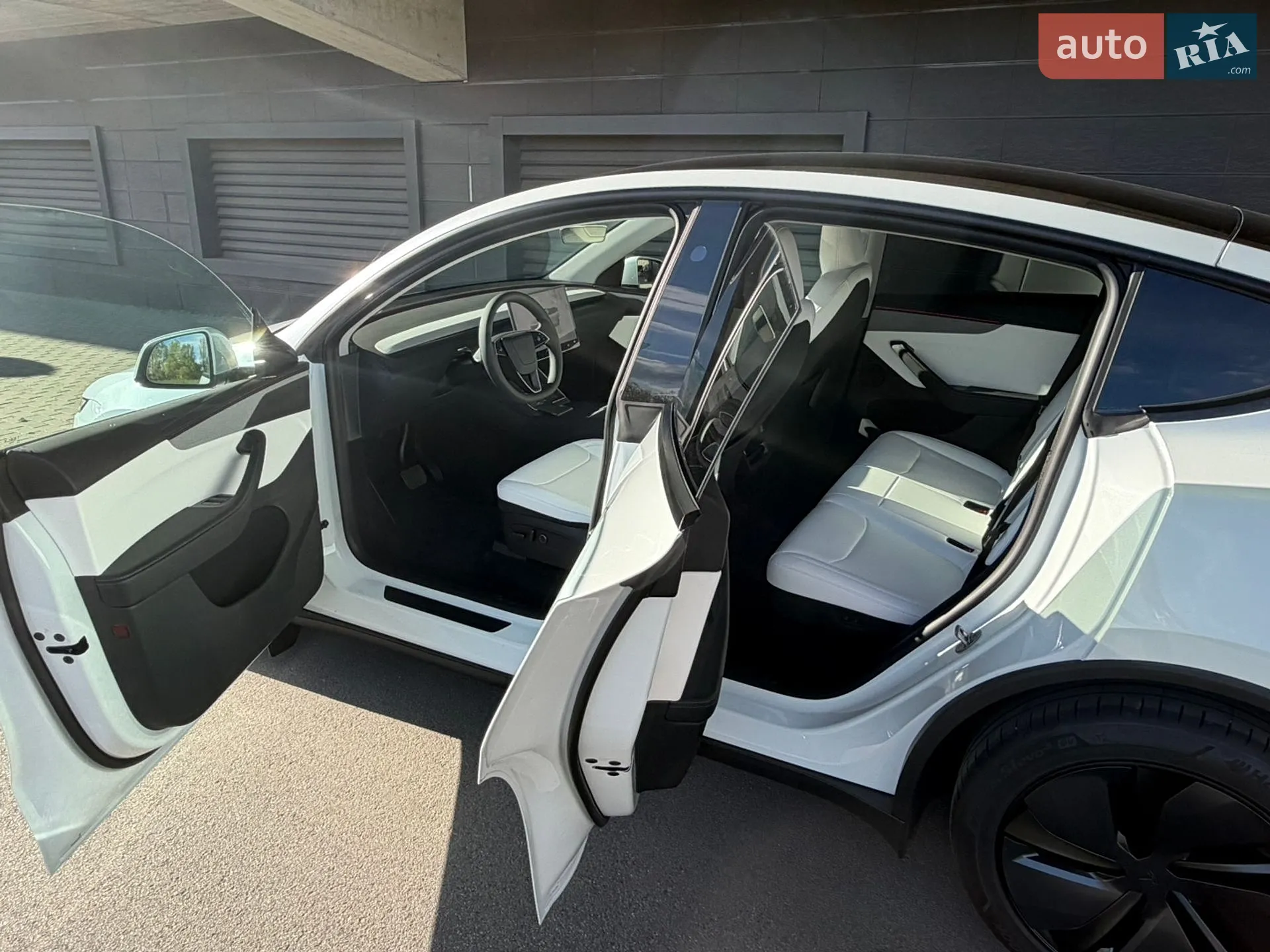 2025 Tesla Model Y - мініатюра 13