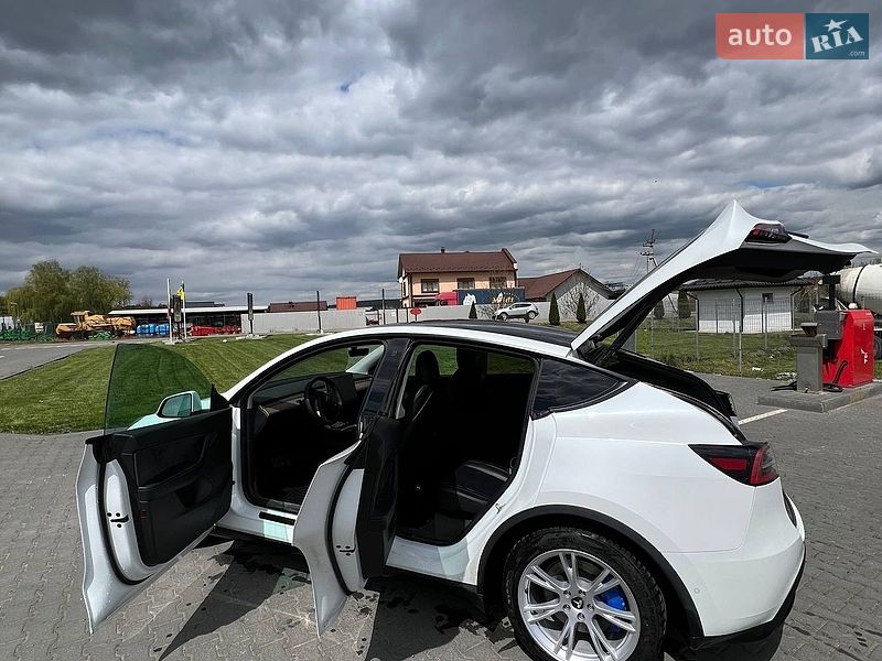 Внедорожник / Кроссовер Tesla Model Y 2021 в Черновцах