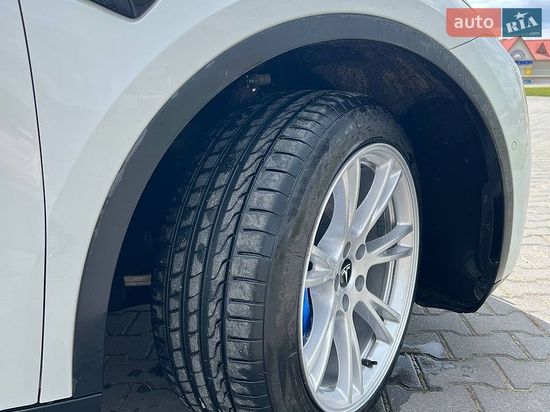 Внедорожник / Кроссовер Tesla Model Y 2021 в Черновцах