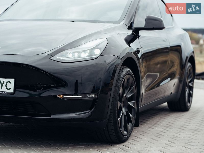 Внедорожник / Кроссовер Tesla Model Y 2023 в Вишневом