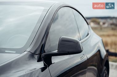 Внедорожник / Кроссовер Tesla Model Y 2023 в Вишневом
