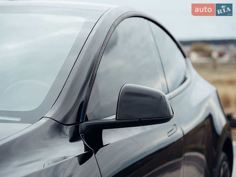 Внедорожник / Кроссовер Tesla Model Y 2023 в Вишневом