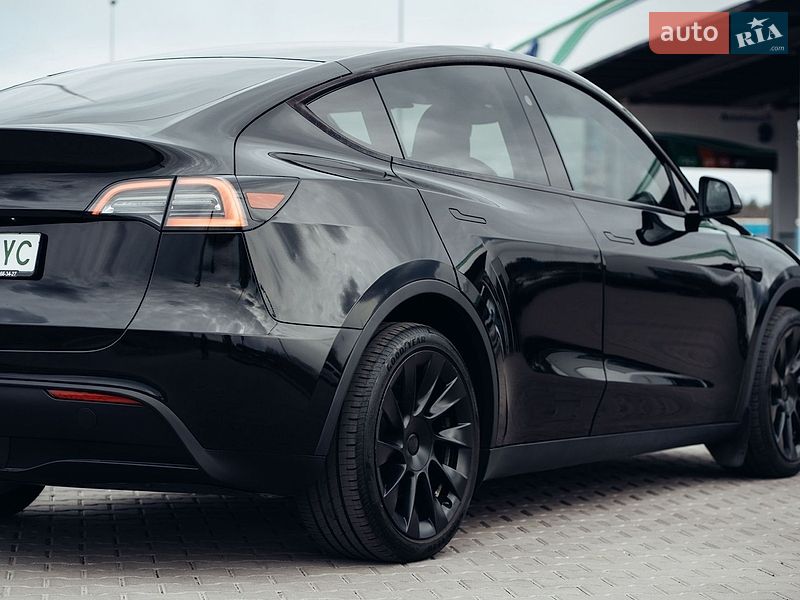 Внедорожник / Кроссовер Tesla Model Y 2023 в Вишневом