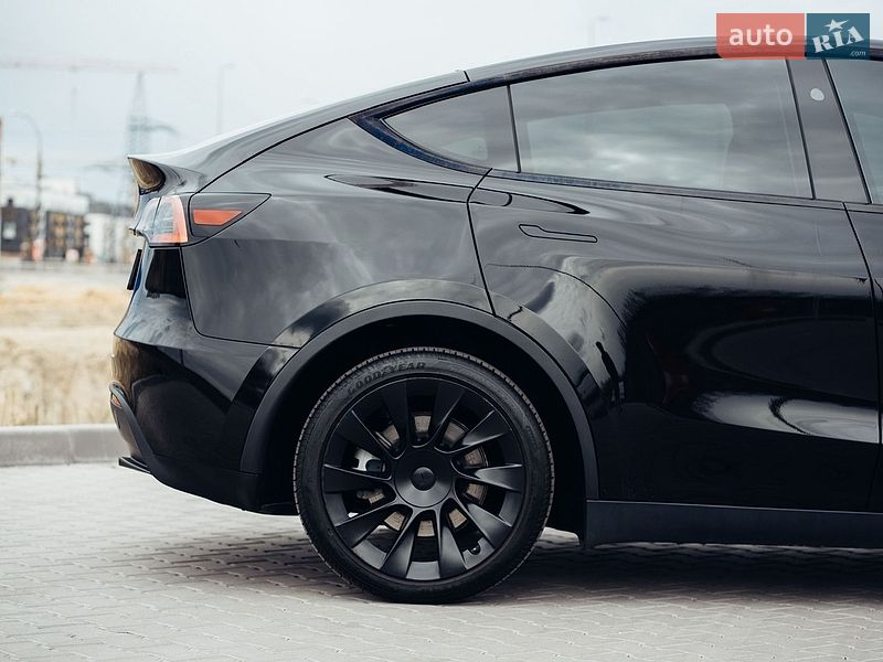 Внедорожник / Кроссовер Tesla Model Y 2023 в Вишневом