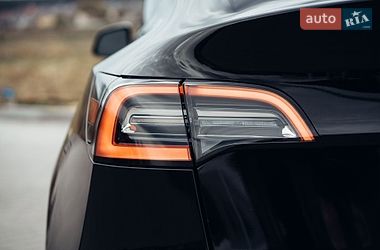 Внедорожник / Кроссовер Tesla Model Y 2023 в Вишневом
