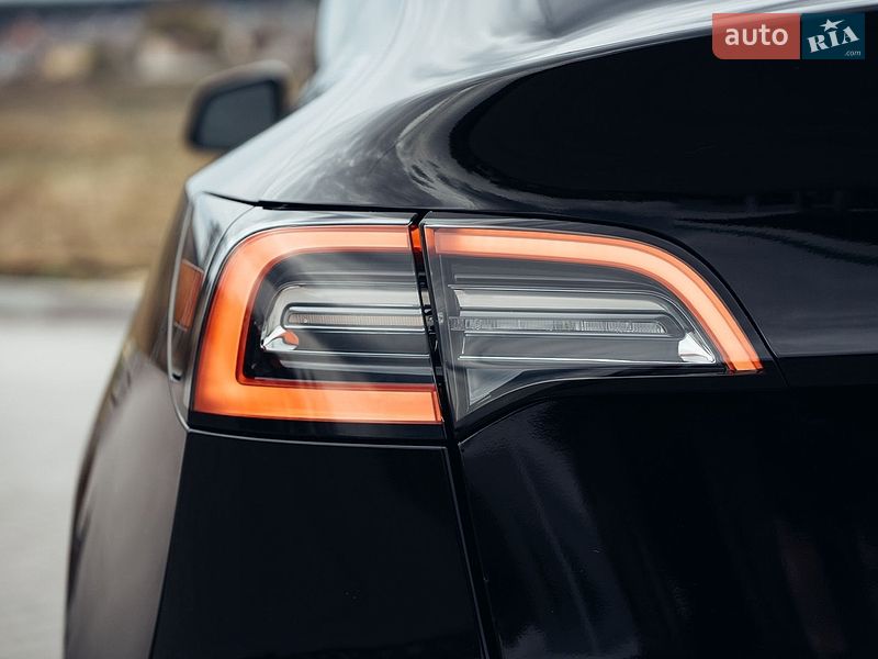 Внедорожник / Кроссовер Tesla Model Y 2023 в Вишневом