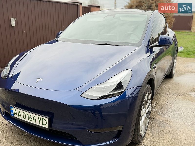 Внедорожник / Кроссовер Tesla Model Y 2023 в Киеве