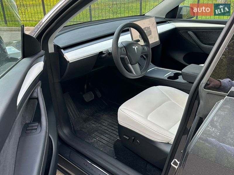 Внедорожник / Кроссовер Tesla Model Y 2023 в Чернигове