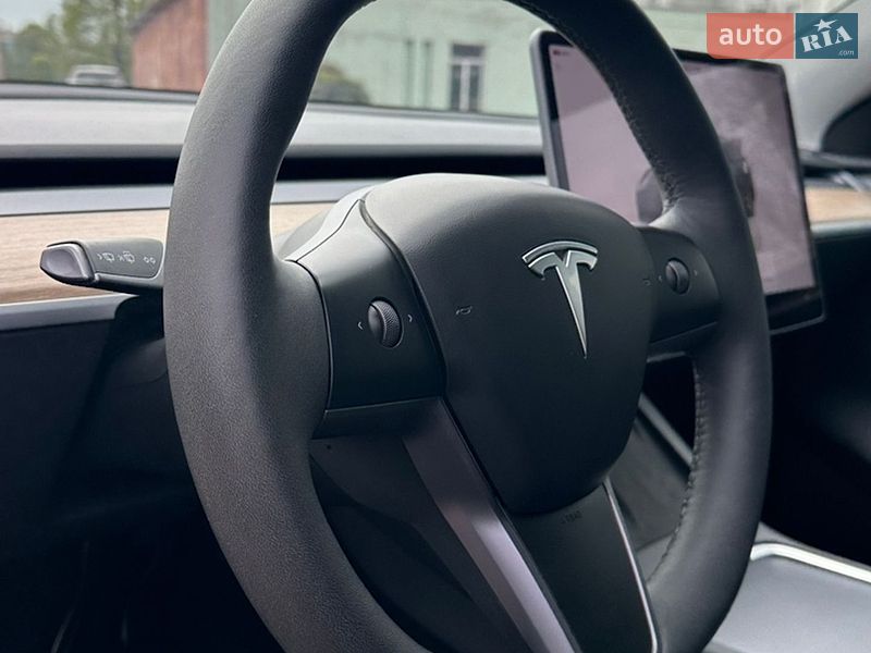 Позашляховик / Кросовер Tesla Model Y 2024 в Дніпрі