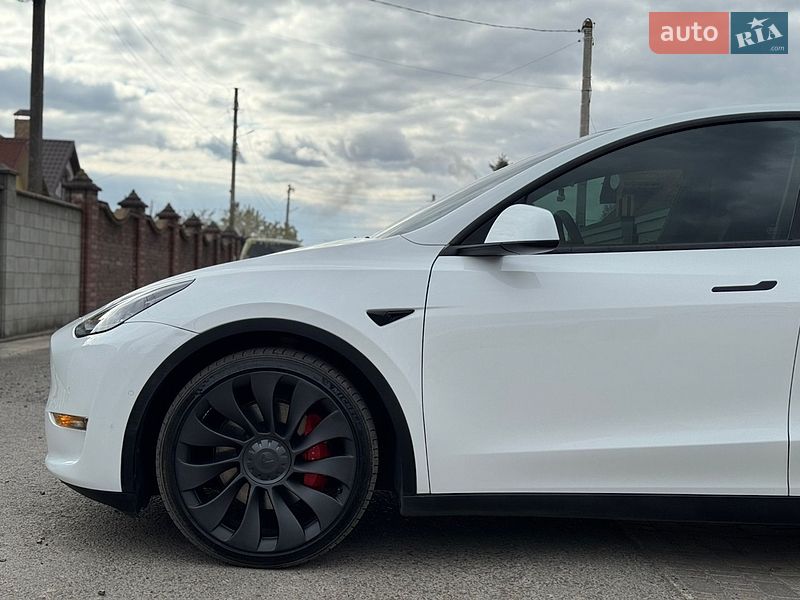 Внедорожник / Кроссовер Tesla Model Y 2022 в Киеве