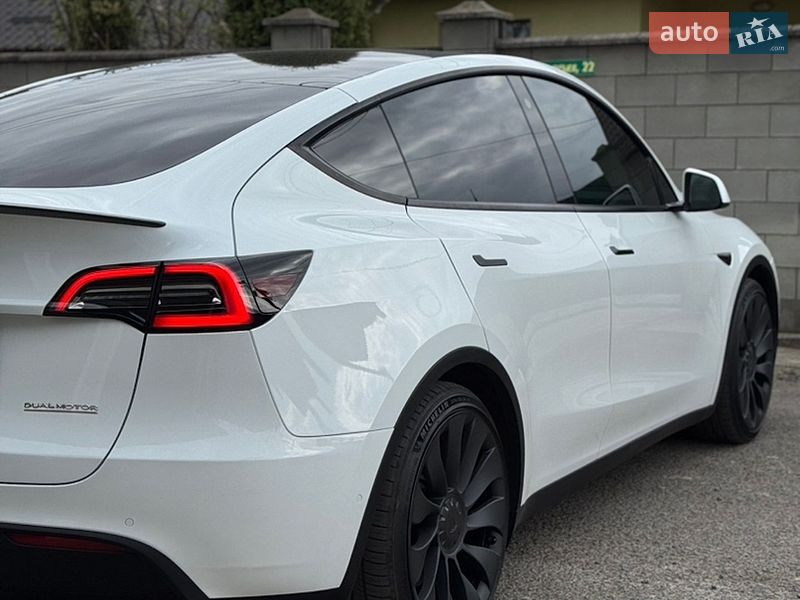Внедорожник / Кроссовер Tesla Model Y 2022 в Киеве