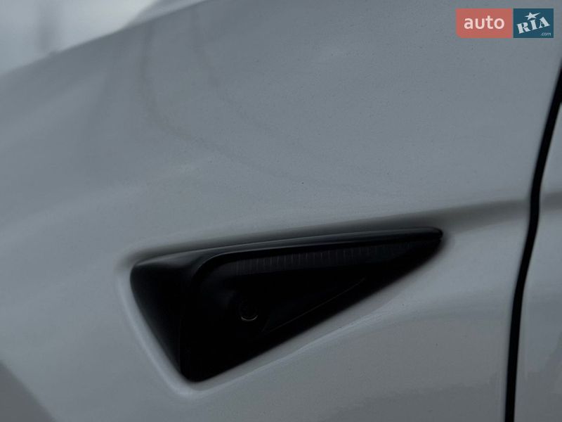 Внедорожник / Кроссовер Tesla Model Y 2022 в Киеве