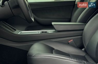 Внедорожник / Кроссовер Tesla Model Y 2022 в Киеве