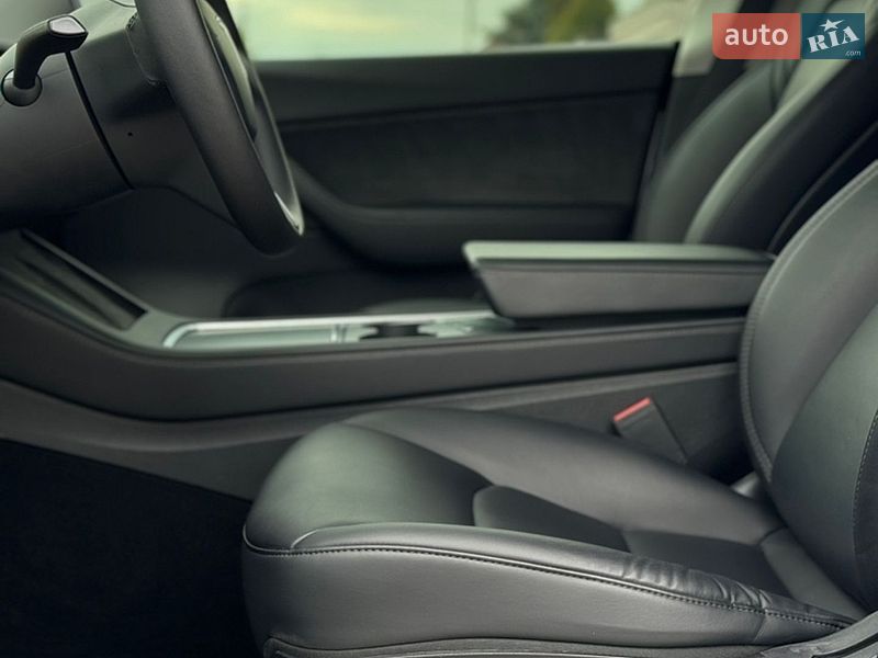 Внедорожник / Кроссовер Tesla Model Y 2022 в Киеве