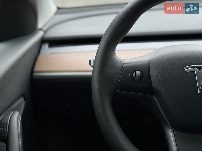 Внедорожник / Кроссовер Tesla Model Y 2022 в Киеве