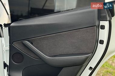 Внедорожник / Кроссовер Tesla Model Y 2022 в Киеве