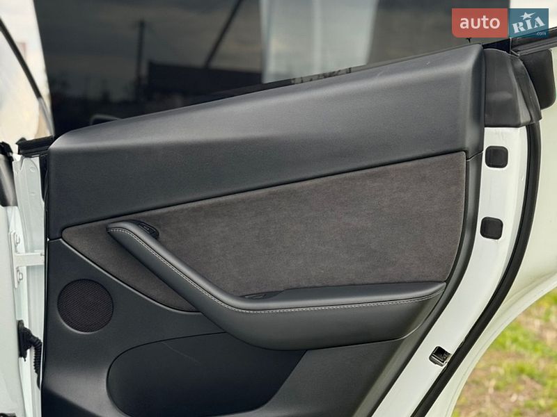 Внедорожник / Кроссовер Tesla Model Y 2022 в Киеве