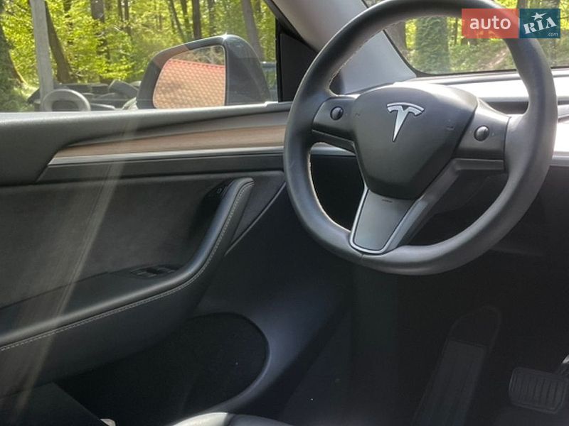 Внедорожник / Кроссовер Tesla Model Y 2023 в Дрогобыче