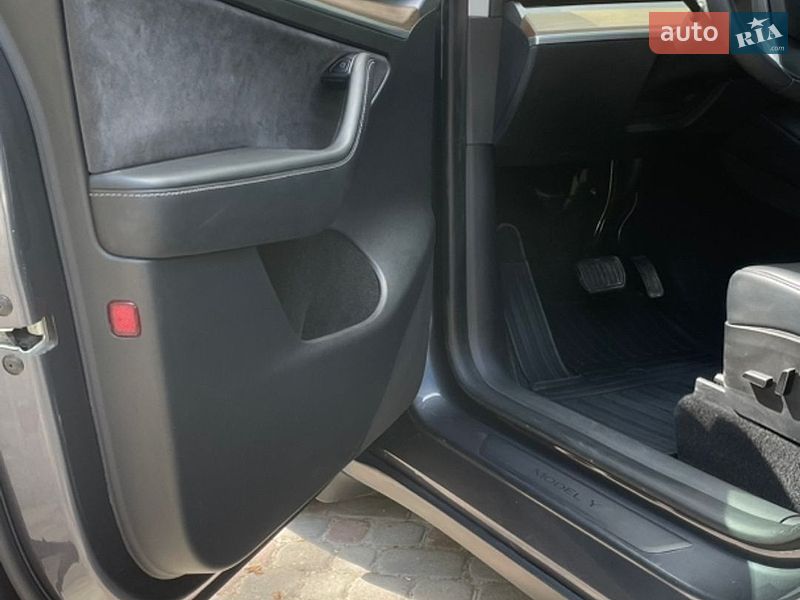 Внедорожник / Кроссовер Tesla Model Y 2023 в Дрогобыче