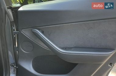 Внедорожник / Кроссовер Tesla Model Y 2023 в Дрогобыче