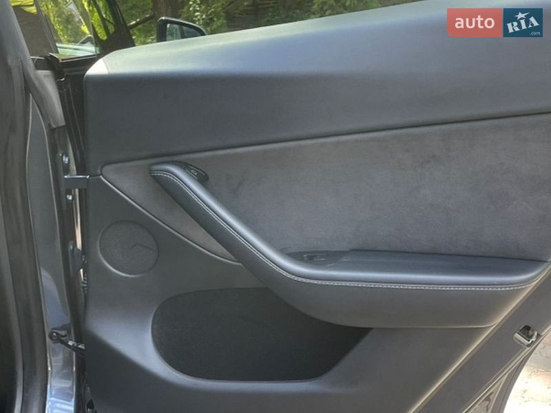 Внедорожник / Кроссовер Tesla Model Y 2023 в Дрогобыче