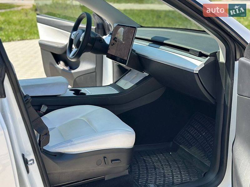 Внедорожник / Кроссовер Tesla Model Y 2021 в Тернополе