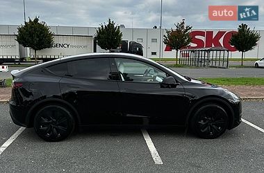 Внедорожник / Кроссовер Tesla Model Y 2024 в Киеве