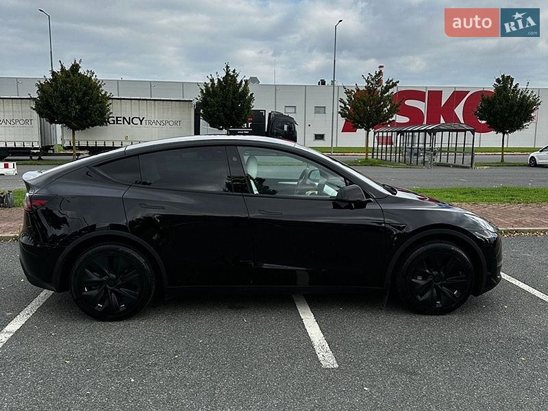 Внедорожник / Кроссовер Tesla Model Y 2024 в Киеве