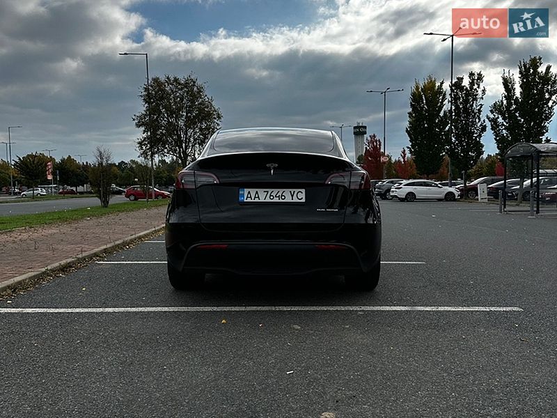 Внедорожник / Кроссовер Tesla Model Y 2024 в Киеве