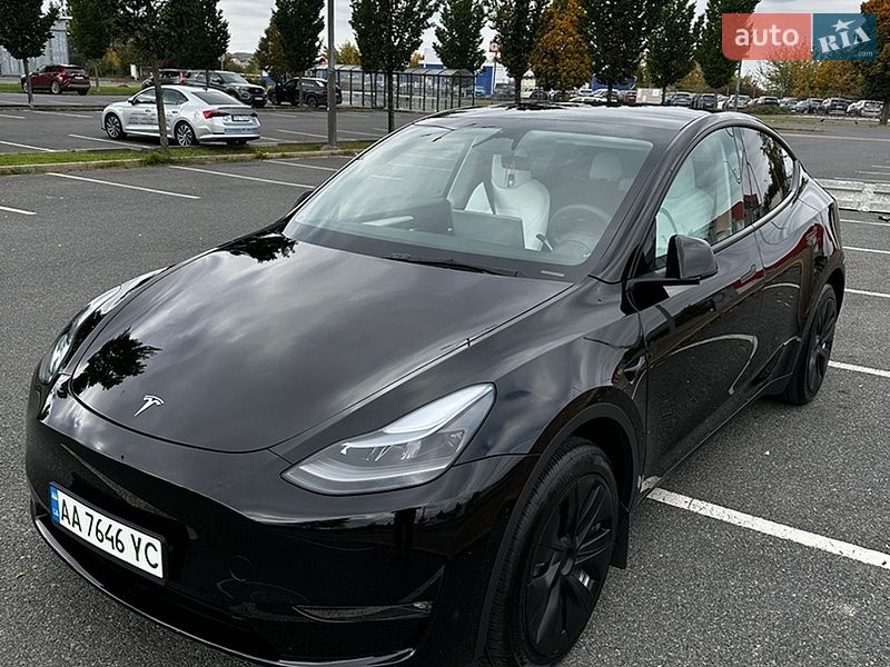 Внедорожник / Кроссовер Tesla Model Y 2024 в Киеве