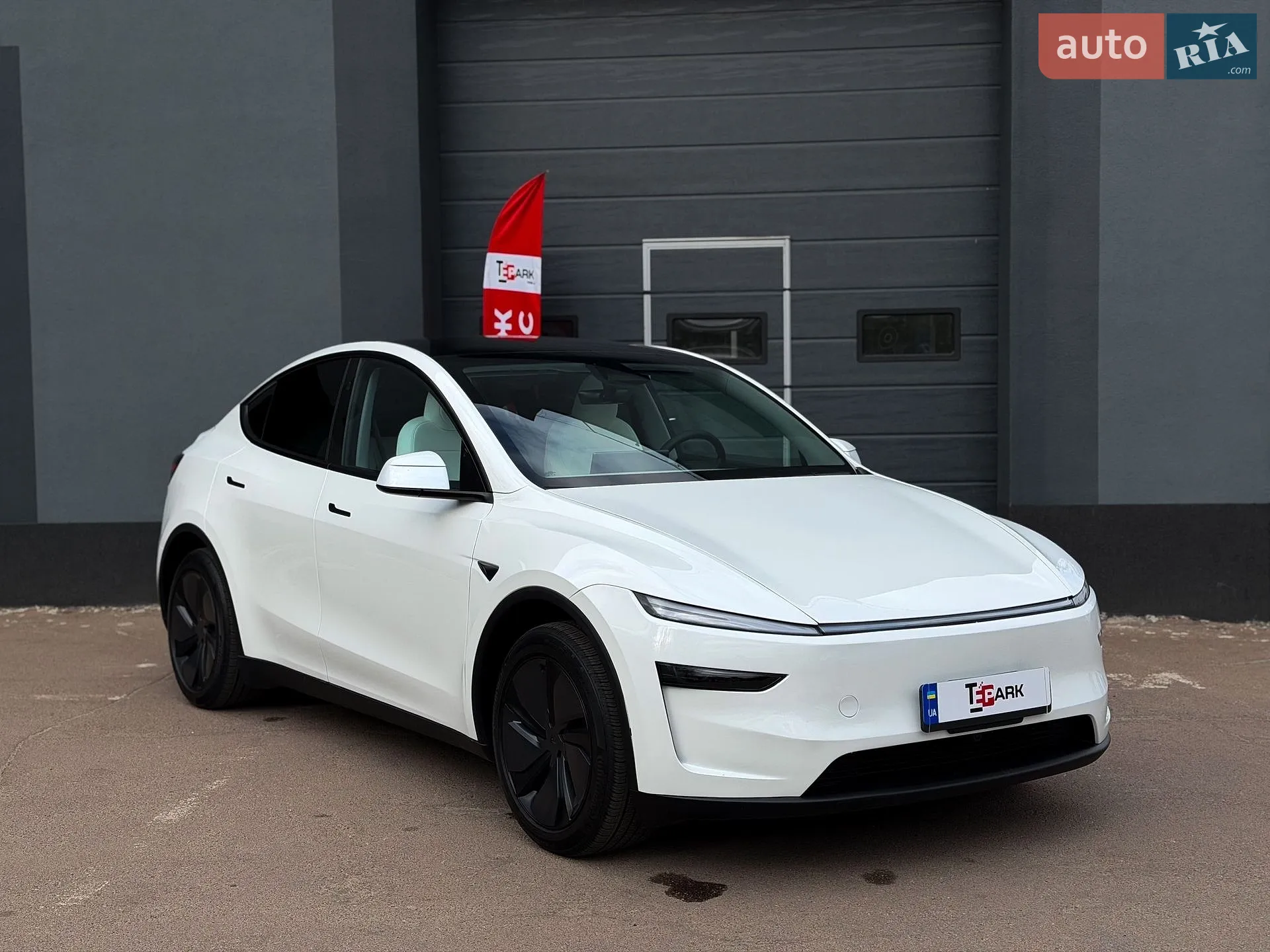 2025 Tesla Model Y - мініатюра 3