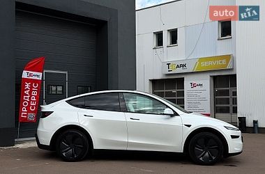 Внедорожник / Кроссовер Tesla Model Y 2025 в Киеве