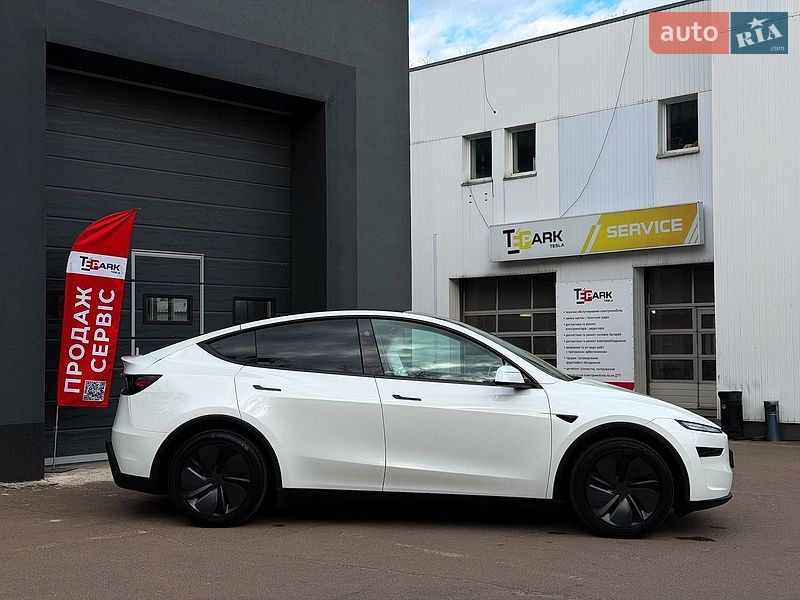 Внедорожник / Кроссовер Tesla Model Y 2025 в Киеве