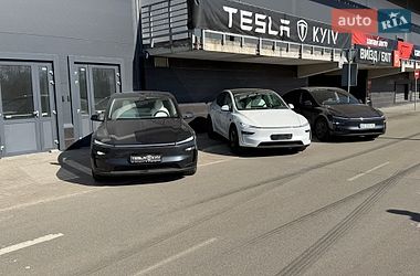 Позашляховик / Кросовер Tesla Model Y 2025 в Києві