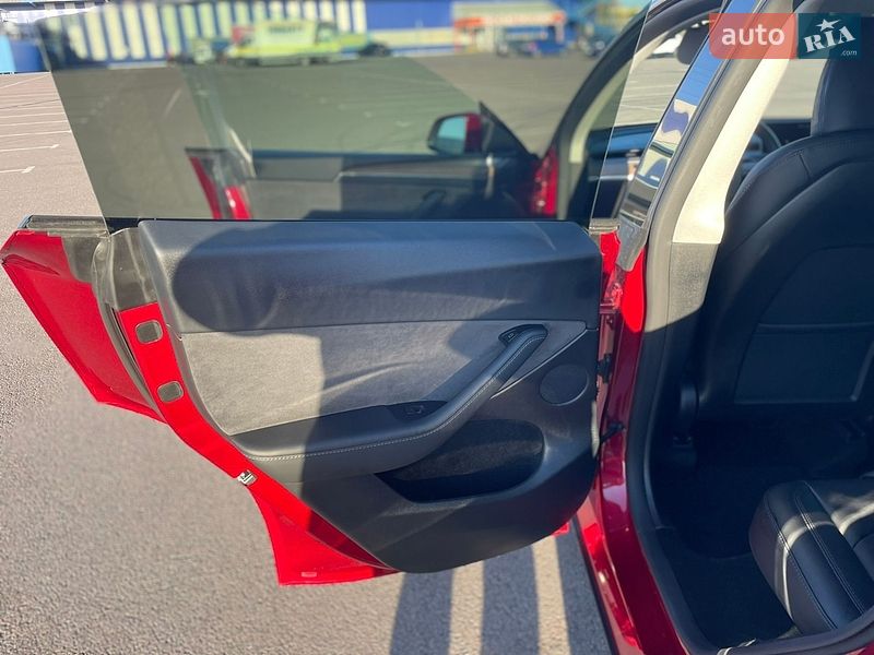Позашляховик / Кросовер Tesla Model Y 2024 в Рівному фото 23 Позашляховик / Кросовер Tesla Model Y 2024 в Рівному