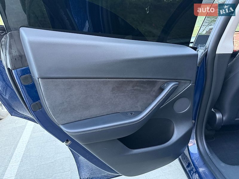 Внедорожник / Кроссовер Tesla Model Y 2021 в Львове