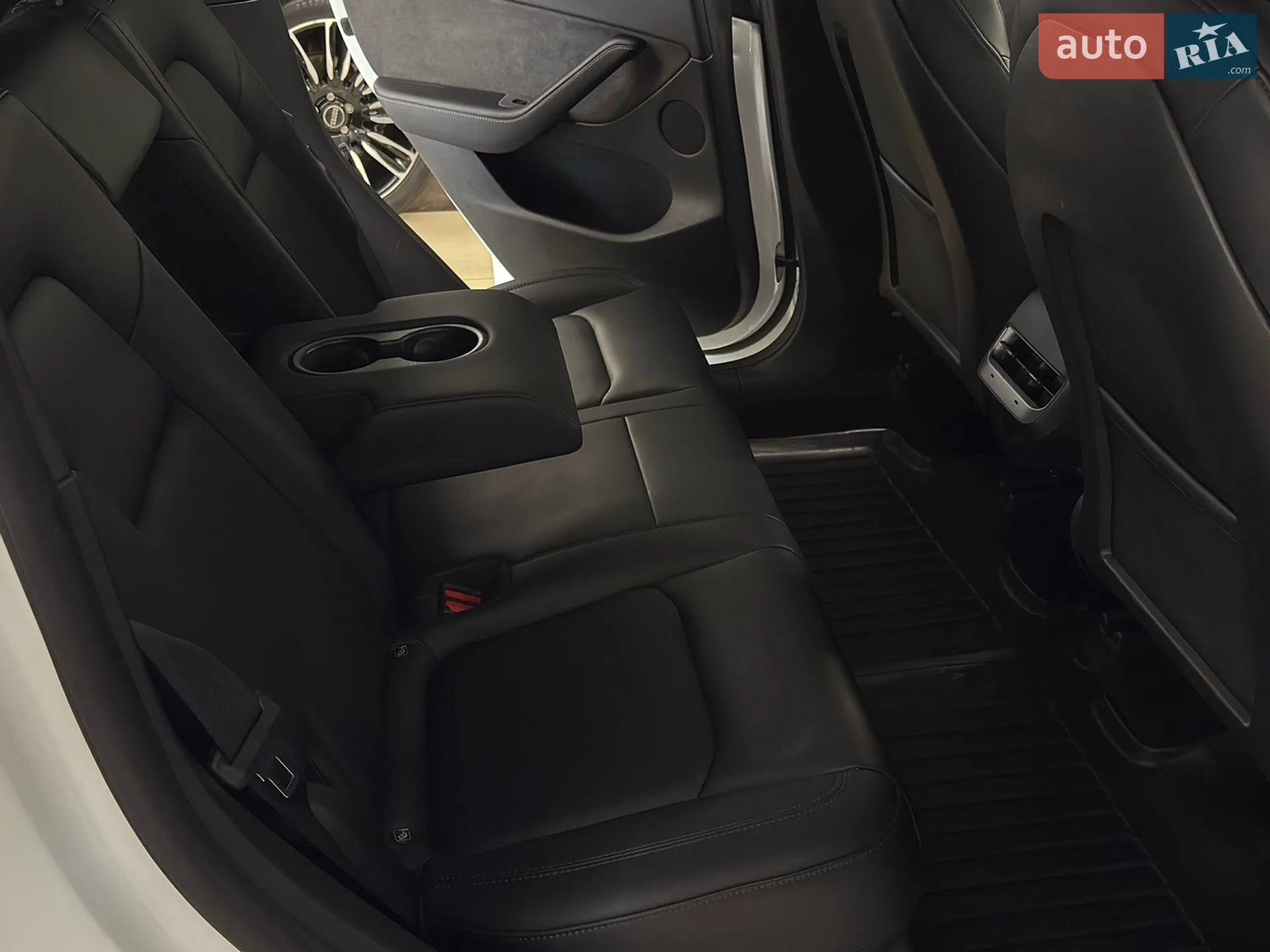 2022 Tesla Model Y - мініатюра 27