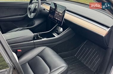 Внедорожник / Кроссовер Tesla Model Y 2021 в Киеве
