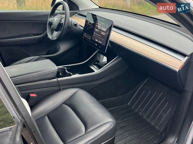 Внедорожник / Кроссовер Tesla Model Y 2021 в Киеве