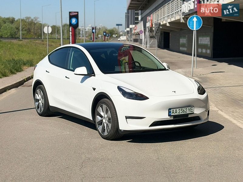 Внедорожник / Кроссовер Tesla Model Y 2023 в Киеве
